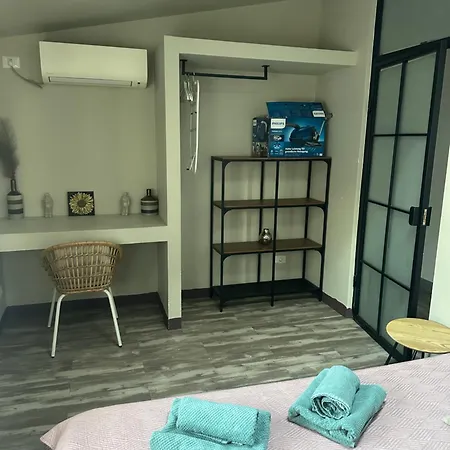 Marvellous 2 Bedrooms Attic In The Old Town * בוקרשט