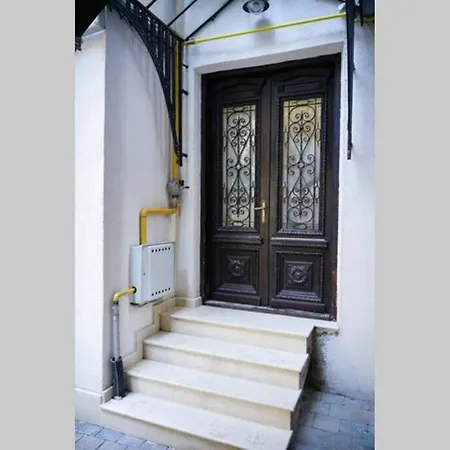 Апартаменты Marvellous 2 Bedrooms Attic In The Old Town