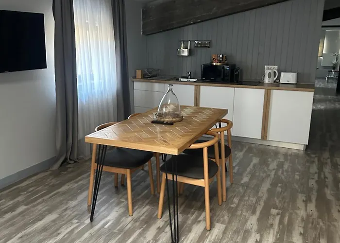 Апартаменти Marvellous 2 Bedrooms Attic In The Old Town Бухарест