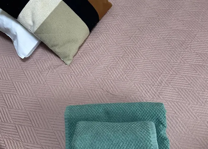 Marvellous 2 Bedrooms Attic In The Old Town Bukarest