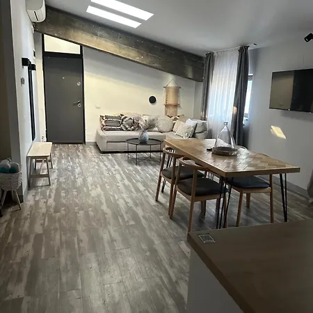 Apartamento Marvellous 2 Bedrooms Attic In The Old Town