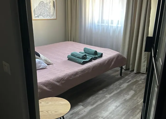 Marvellous 2 Bedrooms Attic In The Old Town Apartament Bukareszt